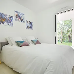 T3 Neuf – C13 - Jardin-terrasse Et Piscine – Accès Direct Plages Et Centre Village Appartement